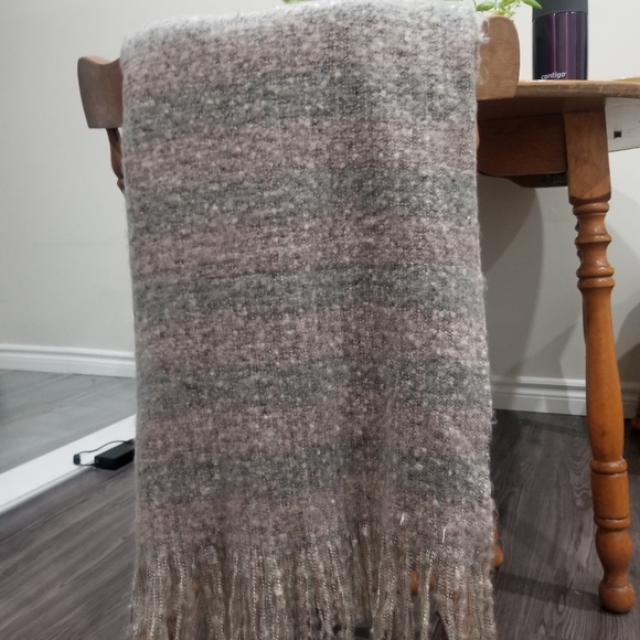 New Soft grey and blush pink scarf - Picture 2 of 2